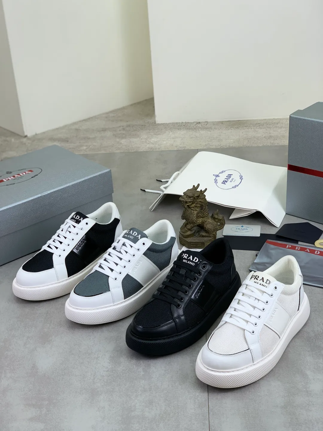 Men's men's shoes 💰P542💰 [New style] popular models are on the official website, 🆘 The trendy brand (Prada) mainly promotes popular models, avant-garde and versatile fashionable men's shoes private version mold opening, cowhide surface splicing 1:1.. Fashionable and simple, original imported cowhide lining cowhide feet; the atmosphere and personality are more fashionable, eye-catching and pursuing class. It will subvert the old idea and be a must-have for fashionistas with you! Must keep it! Tall and comfortable, large and low, high-end quality workmanship. Size: 38-44 4️⃣colors available.
